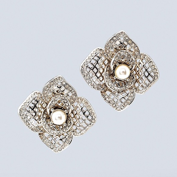 White House Black Market Jewelry - WHBM FAUX PEARL ROSE STUD EARRINGS